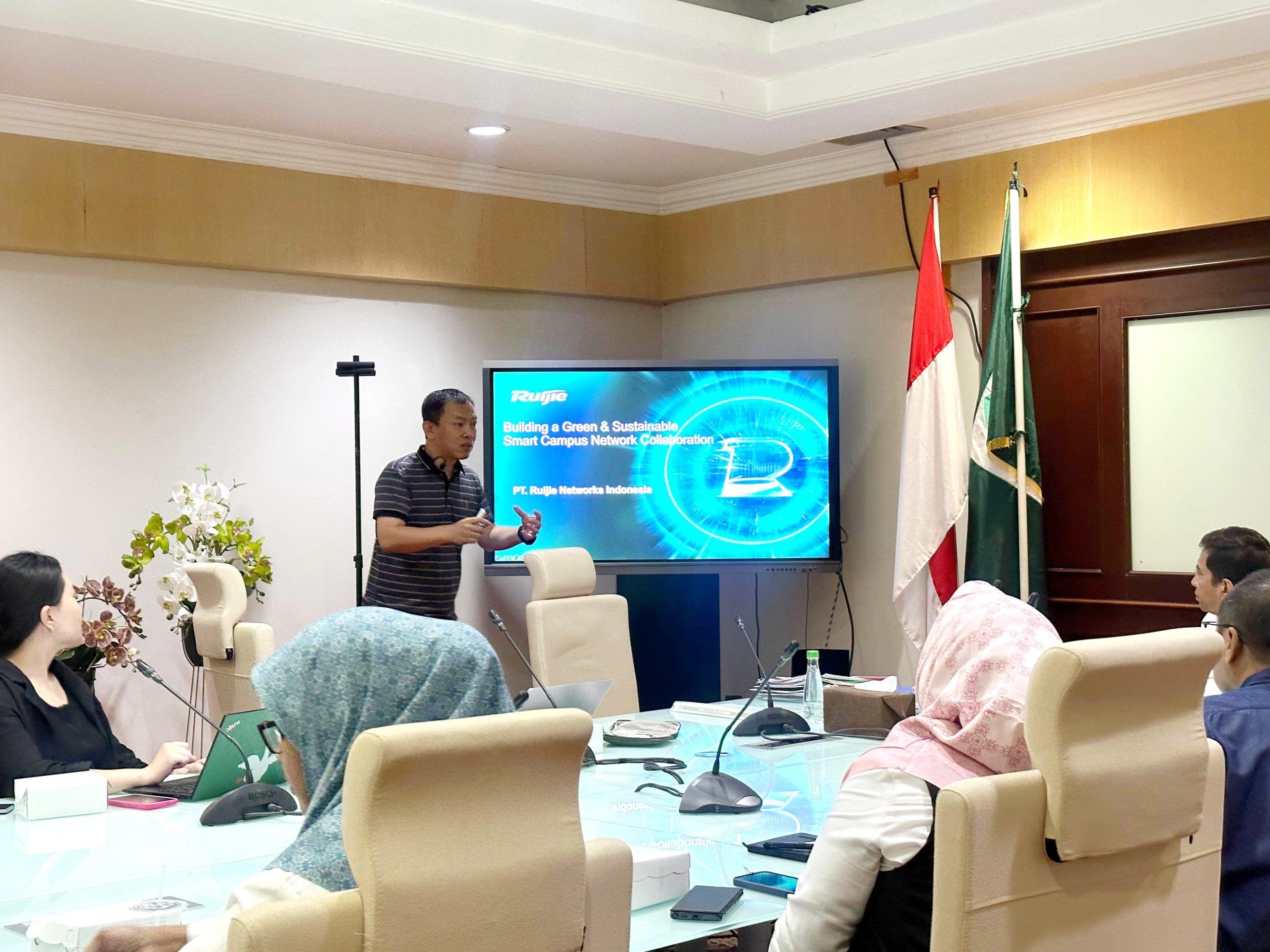 UIN Alauddin Makassar Welcomes Visit from Ruijie Networks to Discuss Smart Campus Technology