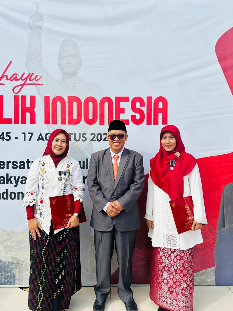 Head of International Office and Coordinator of the Cooperation Division of UINAM Received Satyalancana Karya Satya Award